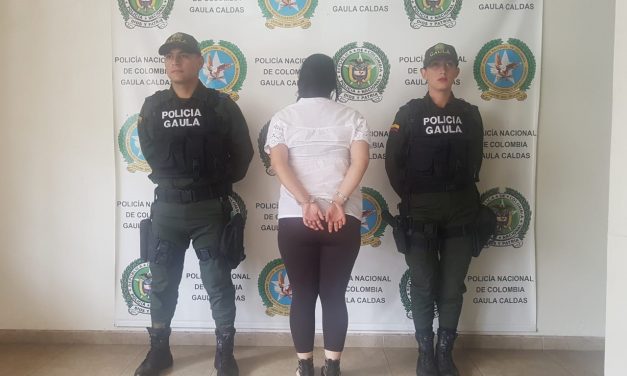 MUJER FUE CAPTURADA POR EXTORSIÓN