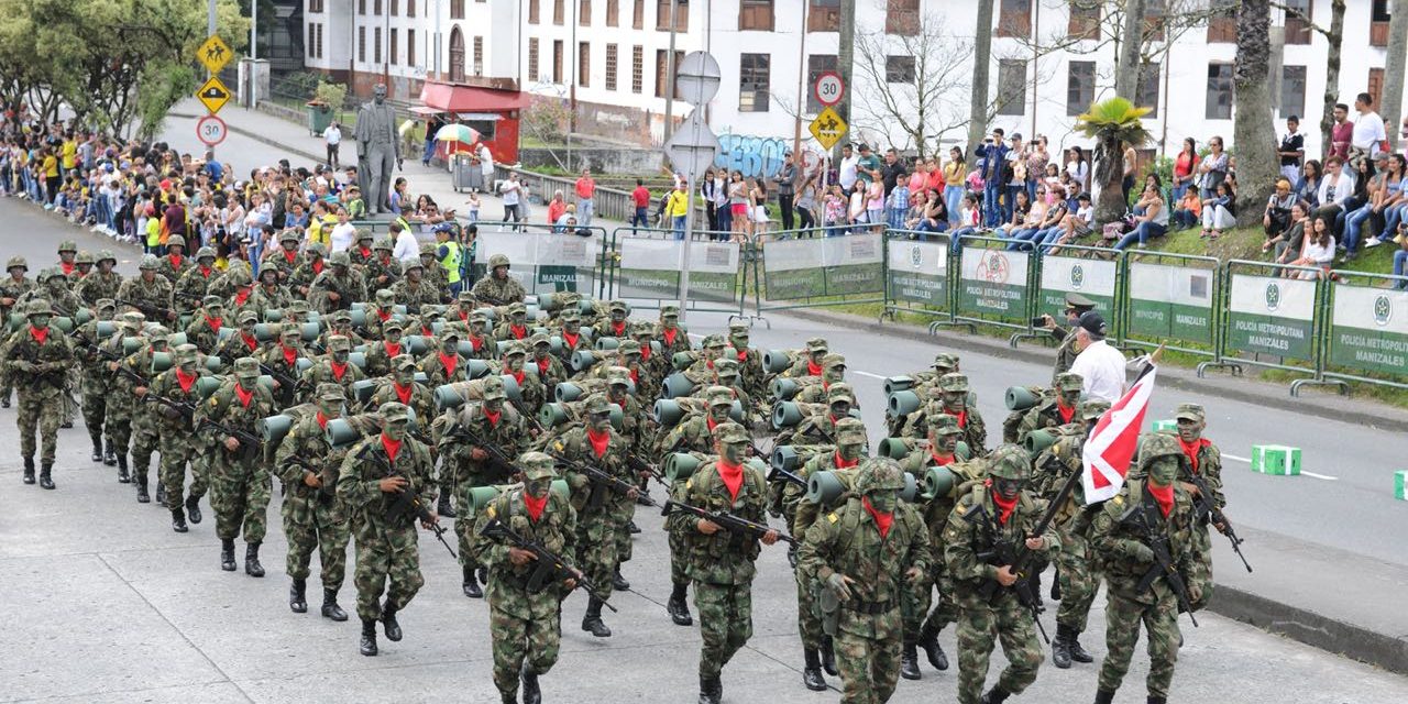 Con gratitud por los héroes caídos en su deber, honores a los símbolos patrios y al pueblo caldense, una vez más el Batallón Ayacucho conmemoró el Día de la Independencia