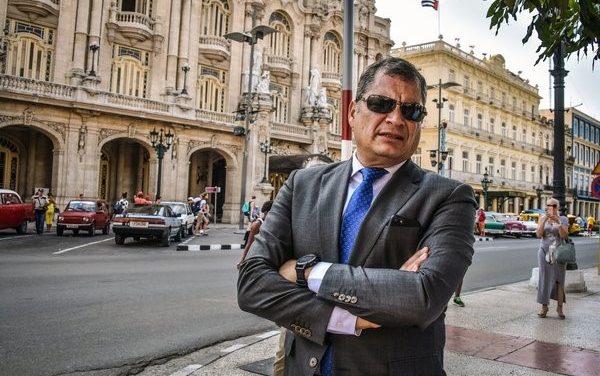 Rafael Correa, expresidente de Ecuador, es buscado por la Interpol
