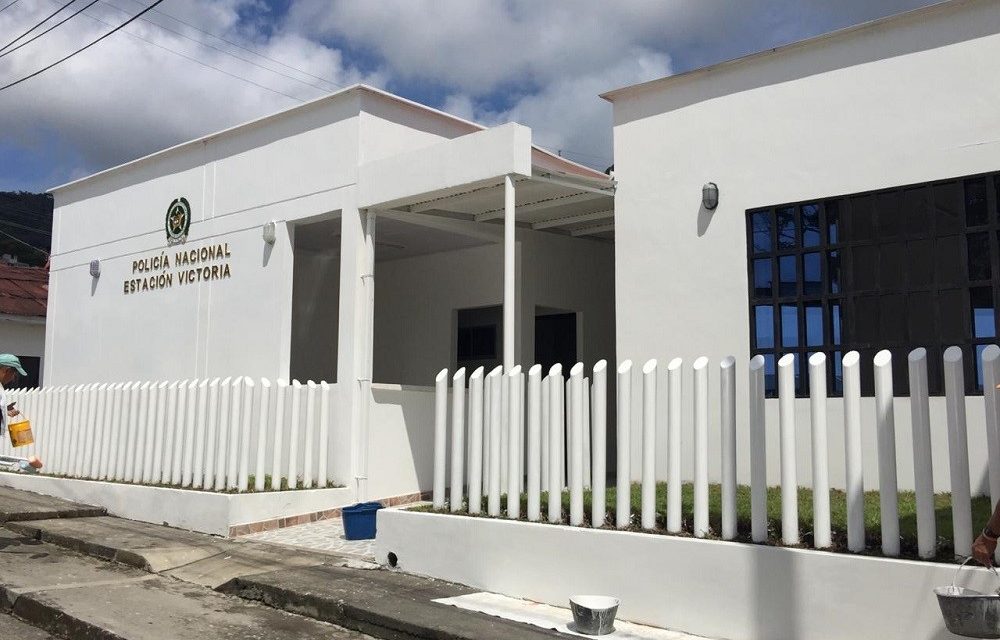 LA COMUNIDAD DE VICTORIA ESTRENA ESTACIÓN DE POLICÍA, GRACIAS A LA INVERSIÓN DEL GOBIERNO DE CALDAS POR CERCA DE 560 MILLONES DE PESOS. DE ESTA MANERA SE CONSOLIDA LA SEGURIDAD Y LA CONVIVENCIA EN EL MUNICIPIO Y EN EL ORIENTE