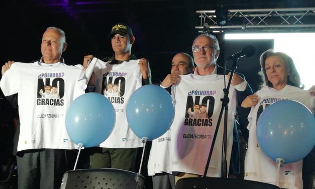 GOBIERNO DE CALDAS PRESENTÓ CAMPAÑA DE PREVENCIÓN Y ESTRATEGIA TRANSVERSAL PARA QUE LA NAVIDAD BRILLE EN CALDAS, PERO SIN PÓLVORA. EL LLAMADO A LA CIUDADANÍA ES A DECIR ¿PÓLVORA? NO GRACIAS.