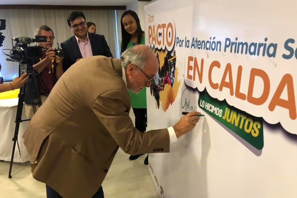 GOBIERNO DE CALDAS, ALCALDES, GERENTES DE HOSPITALES Y ENTIDADES PUBLICAS FIRMARON PACTO POR LA ATENCIÓN PRIMARIA SOCIAL