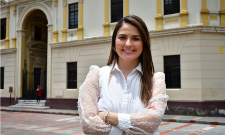 La comunicadora manizaleña Carolina Giraldo González asumió este viernes 19 de marzo como nueva jefe de Comunicaciones de la Gobernación de Caldas.