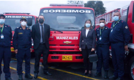 Manizales recibió en Bogotá la máquina cisterna y la camioneta de desplazamiento rápido que reforzarán la atención del Cuerpo Oficial de Bomberos